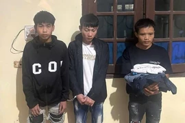 Khởi tố, bắt tạm giam 3 đối tượng cướp tài sản, xâm hại 2 cô gái