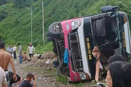 Lật xe khách ở dốc Cun do mất phanh, một người tử vong