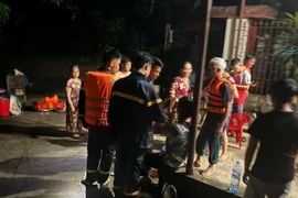 Lật xuồng cứu hộ, 7 cán bộ được cứu an toàn ở Lạng Sơn