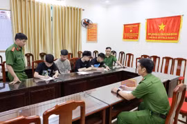 Bắt nhóm đối tượng ném gạch vào người đi đường để dương oai