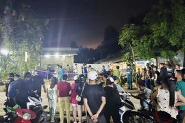 Vết máu trong khe nứt chuôi dao tố kẻ giết hai người trong đêm mưa 