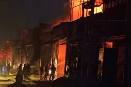 Hé lộ nguyên nhân vụ cháy nhà xưởng 300m2 trong ngày đầu năm mới ở Hà Nội