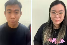 Bắt 2 vợ chồng chuyên 'móc cốp' xe máy trộm tài sản ở Hà Nội