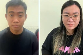 Bắt 2 vợ chồng chuyên 'móc cốp' xe máy trộm tài sản ở Hà Nội