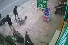 Điều tra vụ 2 cô gái bị quật ngã, hành hung giữa đường
