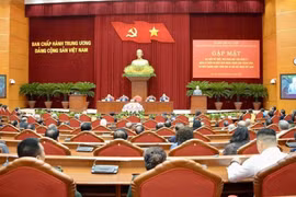 "Trí thức, nhà khoa học, văn nghệ sĩ là mạch nguồn cho sự trường tồn của đất nước" 