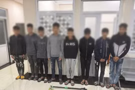 Bắt giữ các đối tượng mang hung khí đánh nhau ở Hà Nội