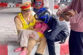 Kịp thời hỗ trợ một gia đình bị tai nạn trên đường