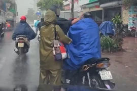 Xác minh vụ tài xế xe ôm bị hành hung giữa trời mưa