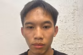 Bắt tài xế taxi cướp điện thoại của du khách ở Hà Nội 