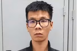 Tạm giữ hình sự lái xe ôm chiếm đoạt điện thoại của khách ở Hà Nội