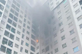 Cháy căn hộ chung cư ở Hà Nội, nhiều người tự thoát nạn an toàn