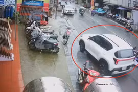 Ô tô tông liên hoàn nhiều xe máy, bé 5 tuổi tử vong 