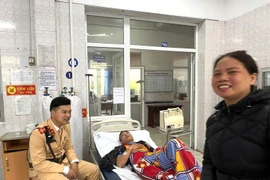 Kịp thời hỗ trợ đưa bệnh nhân nguy kịch đi cấp cứu ở Ninh Bình