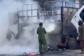 Cán bộ Công an Sơn La kịp thời cứu xe tải bị cháy