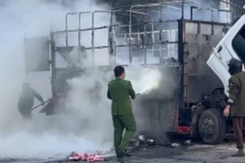 Cán bộ Công an Sơn La kịp thời cứu xe tải bị cháy