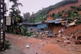 Sạt lở đất vùi lấp nhà, một nam sinh ở Yên Bái tử vong 