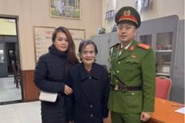 Hỗ trợ cụ bà ở Hà Nội bị lạc trở về với gia đình