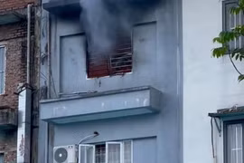 Hà Nội: Sau tiếng nổ lớn, căn nhà bốc cháy khiến 2 người tử vong