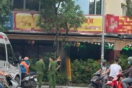 Nam thanh niên tử vong trong tư thế treo cổ trước quán bia