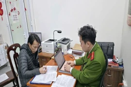 Vận động đối tượng truy nã về tội giết người ra đầu thú ở Hà Nội