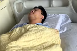 Nam sinh bị đánh gãy xương hàm ở Hà Nội