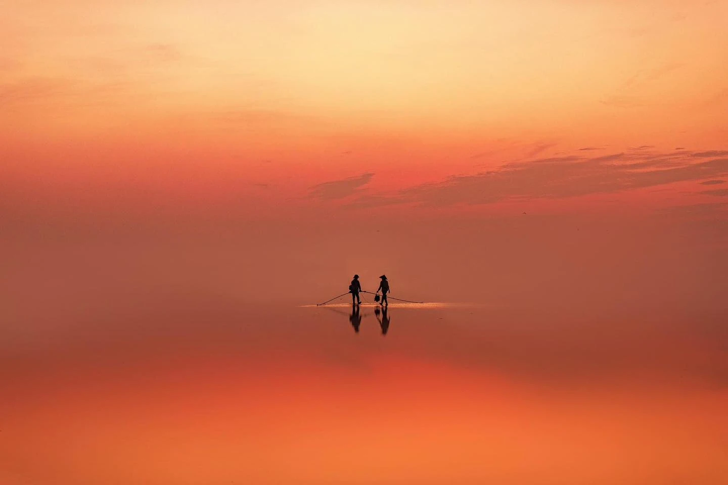 Biển vô cực - Chạm tay vào bình yên giữa lòng biển sớm 