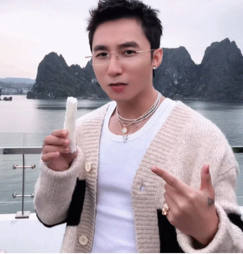 “Giải mã” chiếc bánh Sơn Tùng M-TP thưởng thức ở Vịnh Hạ Long