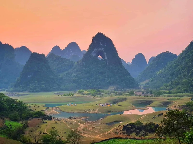 Chiêm ngưỡng “Mắt Thần Núi” viên ngọc quý giữa non Cao Bằng