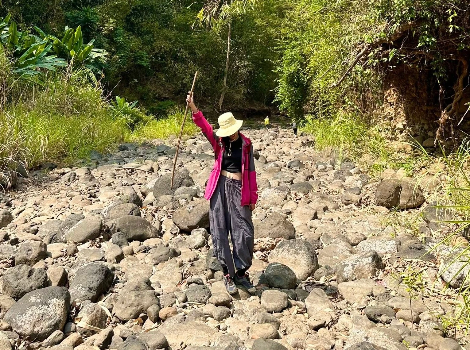 Trekking khám phá vẻ đẹp siêu thực của Bù Gia Mập