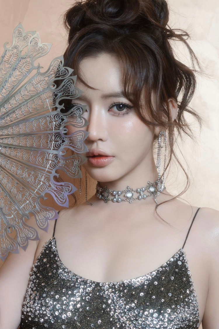 Nhan sắc của Bích Phương trong bộ ảnh mới khi tham gia "Em Xinh". b4.jpg