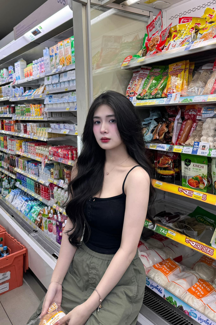 Hành động của Quỳnh Alee không chỉ là một cách để bảo vệ bạn trai mà còn là bài học về cách xử lý tình huống khéo léo trong cộng đồng mạng. b9.jpg