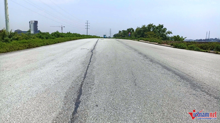Bên cạnh đó, dự án cải tạo nâng cấp đê Hữu sông Đáy đưa vào sử dụng nhiều năm cũng bị thanh tra. w-de-huu-song-day-3530.jpg