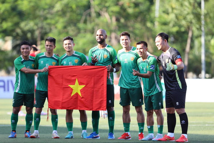 trận giao hữu đặc biệt giữa đội tuyển bóng đá 7 người Việt Nam và đội hình các ngôi sao sân cỏ chuyên nghiệp, tuyển thủ và cựu tuyển thủ quốc gia - Vietnam All Stars. eb80e2cc-a7cd-433e-8b8c-f2eb9318350e.jpg