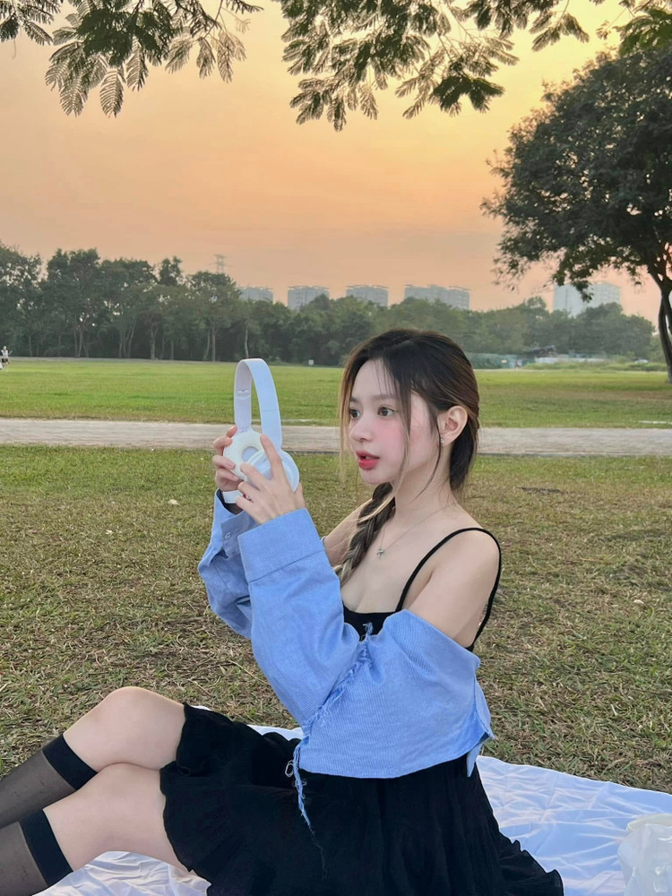 Tuy nhiên, nữ streamer vẫn phải đối mặt với những bình luận tiêu cực từ một bộ phận cộng đồng mạng, những người vẫn chưa quên những scandal trước đây. q8.jpg