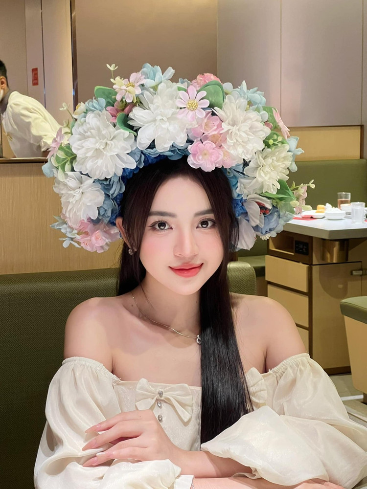 Diện mạo mới mẻ, ngày càng gợi cảm, quyến rũ khiến cho những người theo dõi Bé My không khỏi bất ngờ, dành nhiều lời ngợi khen cho sự thay đổi đột phá này. n7.jpg