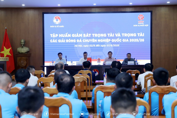 Bế mạc chương trình tập huấn giám sát, trọng tài các giải bóng đá chuyên nghiệp quốc gia 2025/26. img-8206.jpg