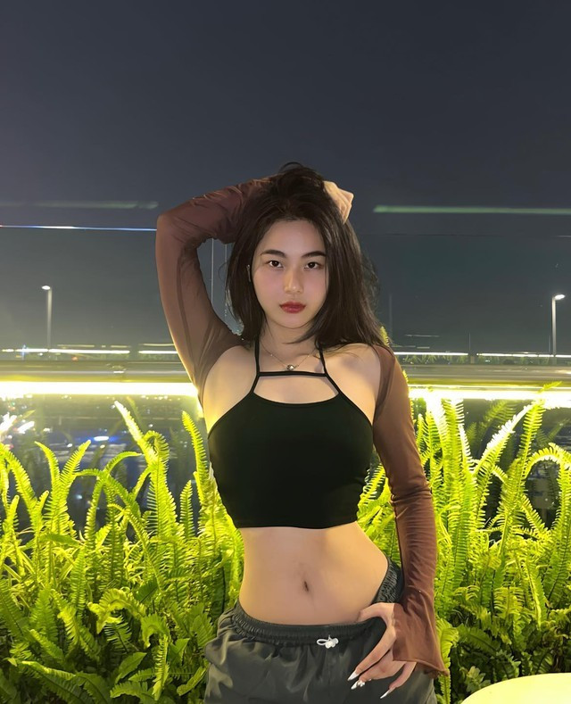 Với hơn 561.000 người theo dõi và 7.1 triệu lượt thích, Hồng Minh đang là một trong những creator có tiếng, nhờ vào khả năng hướng dẫn vũ đạo quyến rũ, duyên dáng mà không hề phản cảm. c2.jpg