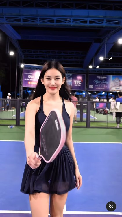 Người đẹp 9X đầu tư khá chỉnh chu cho clip này và ngay lập tức nhận về được lời khen từ netizen. e2.png