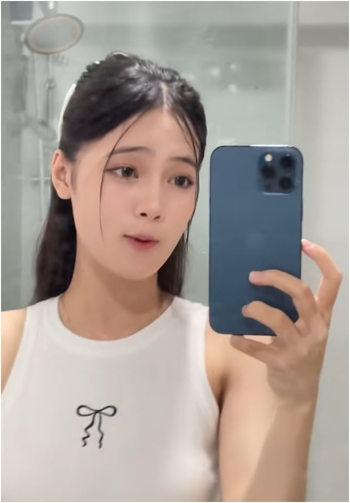 Minh Nguyệt không chỉ học cách làm quen với ống kính mà còn biết cách xây dựng hình ảnh cá nhân, từ cách giao tiếp với khán giả đến việc thể hiện bản thân qua các bài đăng trên mạng xã hội. b7.jpg