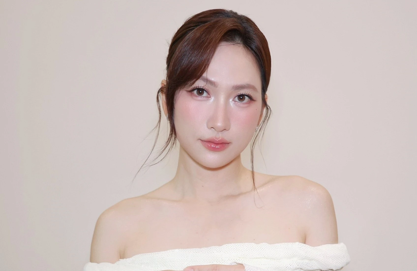 Phương Anh Đào gây sốt với khoảnh khắc cận mặt đẹp đến “vô thực”