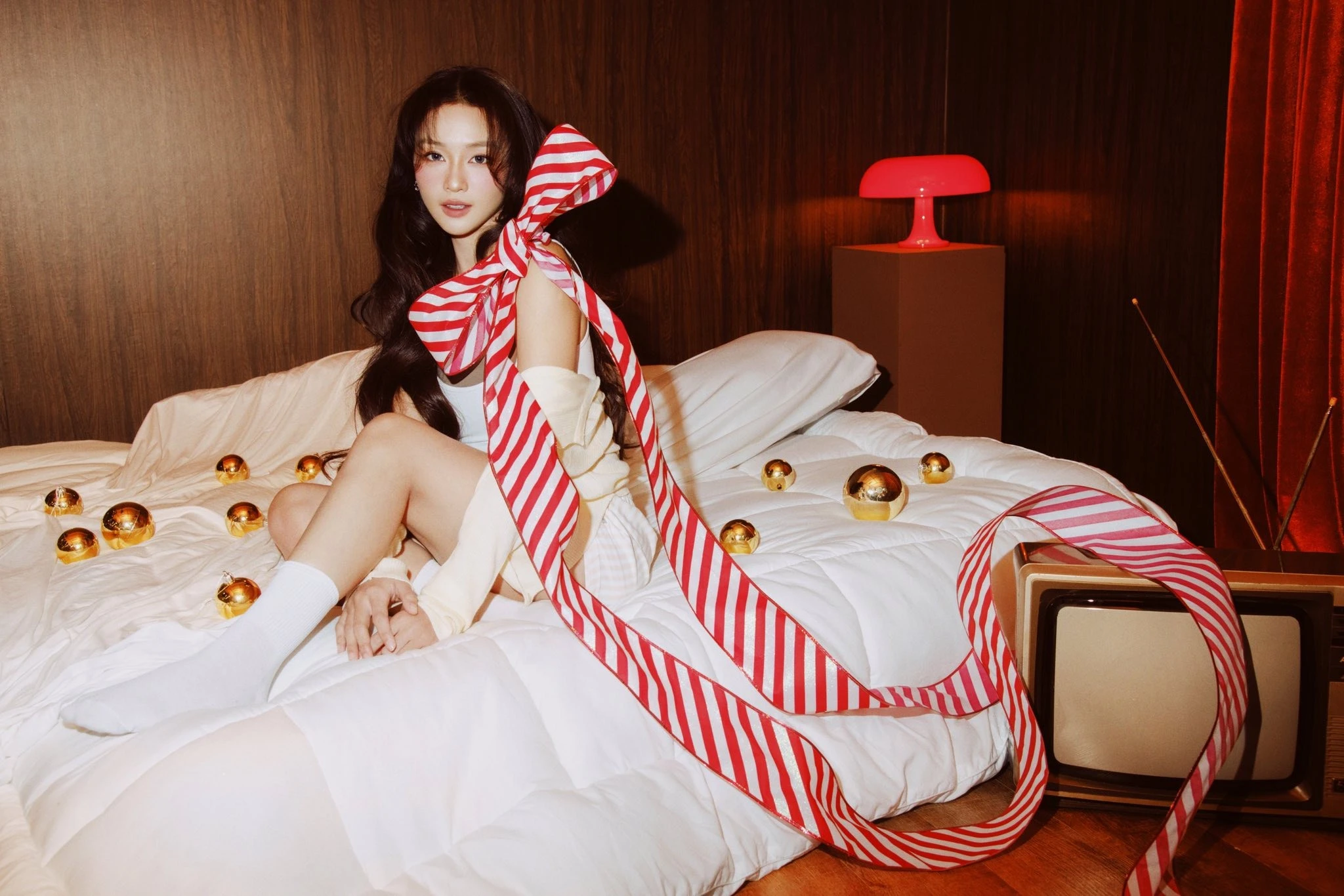 Khả Ngân khoe visual “10 điểm không có nhưng” trong bộ ảnh đón Noel