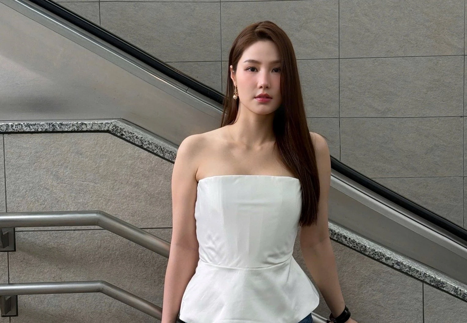 Diễm My 9X khoe vóc dáng thon gọn sau 8 tháng sinh con đầu lòng