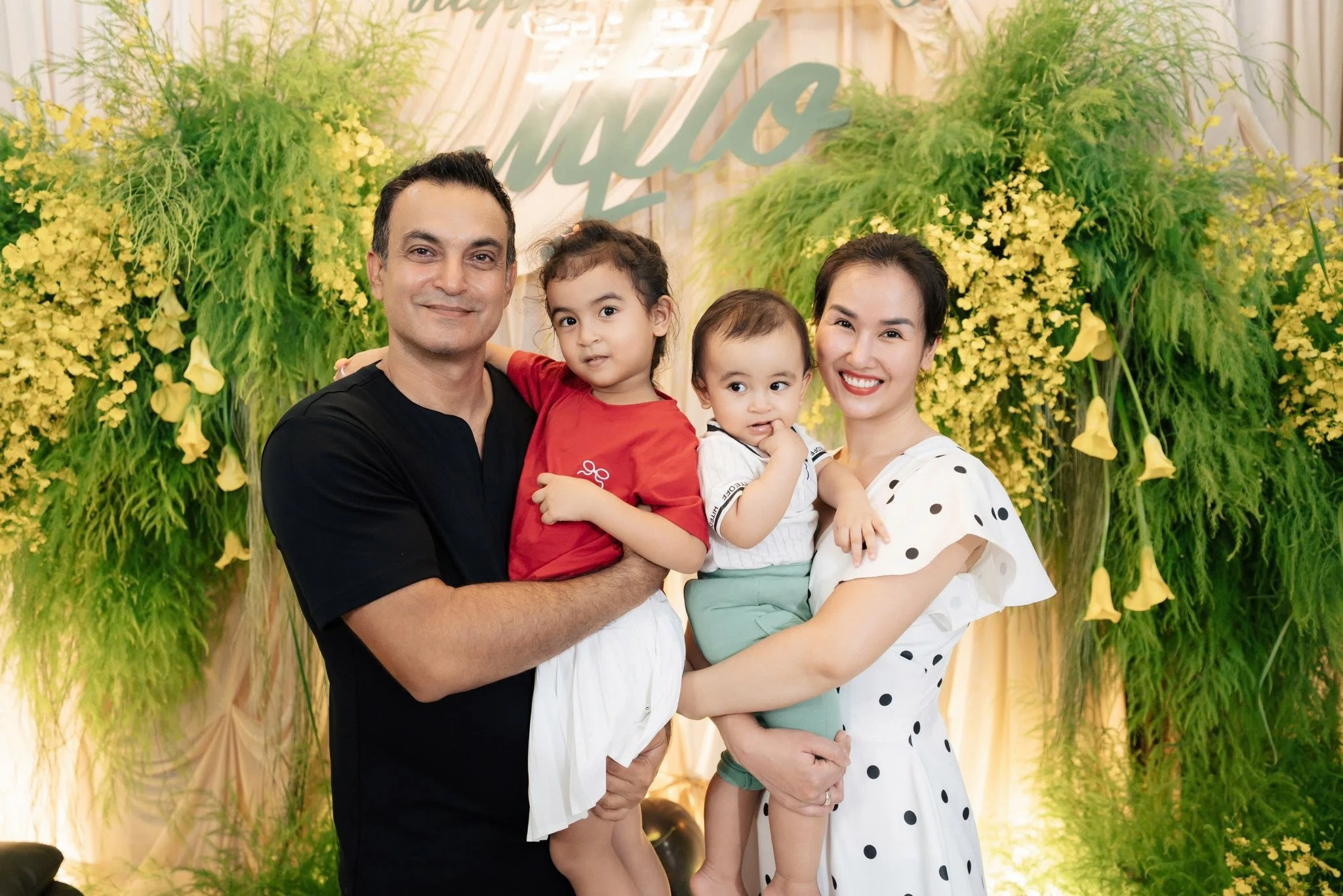 Hôn nhân Võ Hạ Trâm vẫn ngọt ngào sau 7 năm bên chồng Ấn Độ