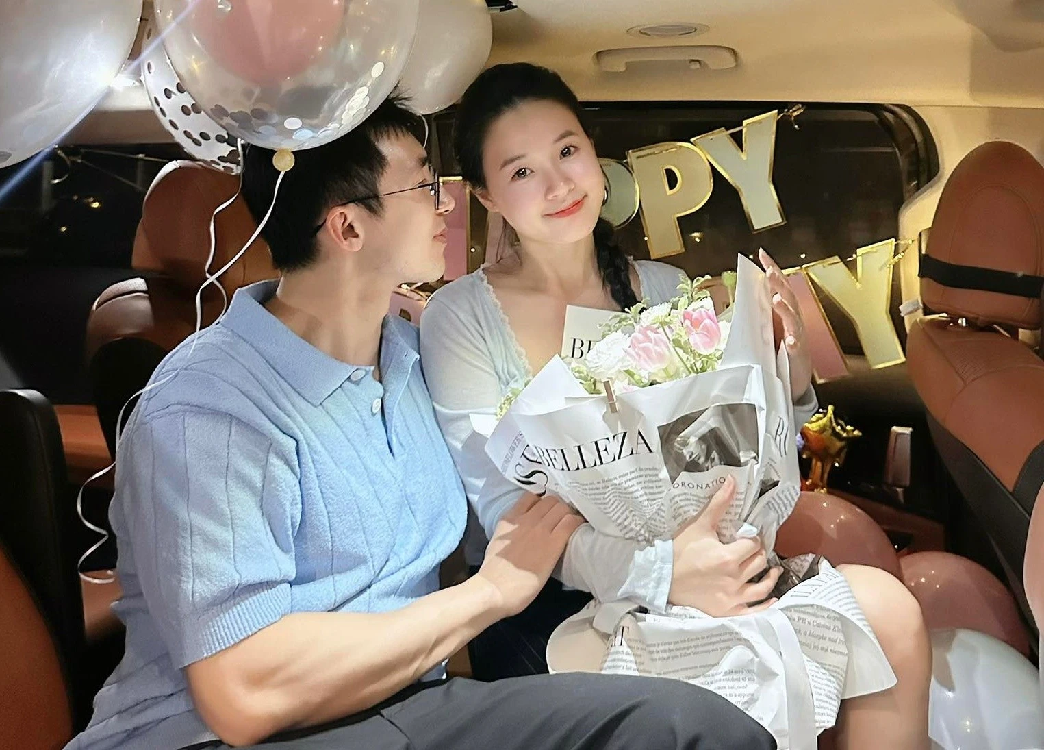 Midu khiến fan ngưỡng mộ vì được chồng thiếu gia yêu thương như ngọc