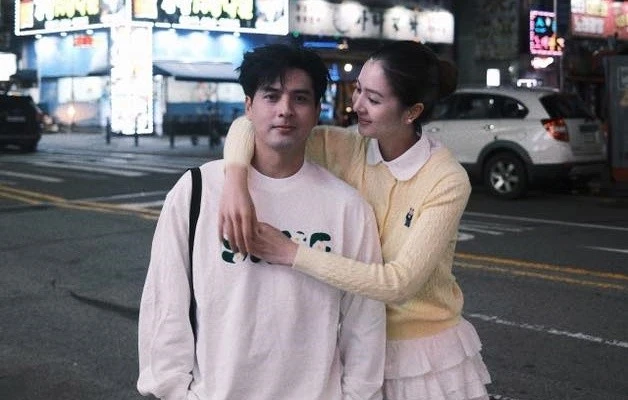 Vợ chồng Hồ Quang Hiếu 'trốn con' du lịch Hàn Quốc sau đám cưới