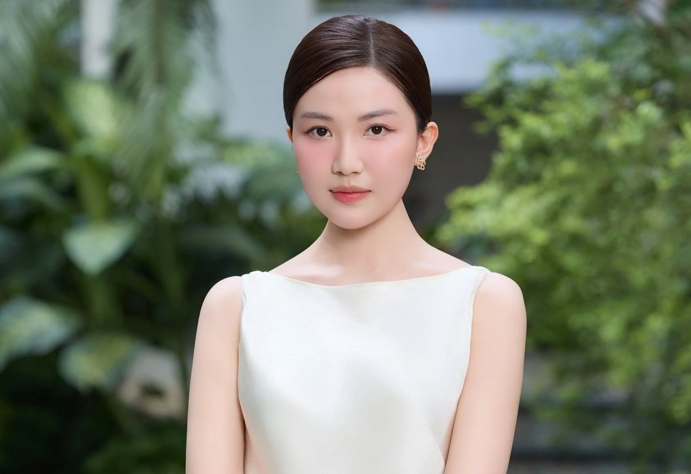 “Tình địch” của Hồng Diễm giờ gợi cảm, tận hưởng cuộc sống tự do