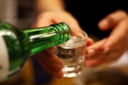 Cách nhận diện rượu giả để tránh nguy hiểm dịp lễ Tết