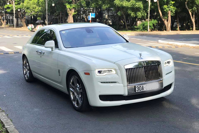 Rolls-Royce Ghost lăn bánh 8 năm được bán với giá 10 tỷ Rolls-Royce Ghost lan banh 8 nam duoc ban voi gia 10 ty