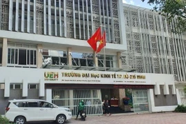 HPCONS trúng gói thầu 12,2 tỷ tại ĐH Kinh tế: Vì sao 3 đối thủ cùng "rụng"?